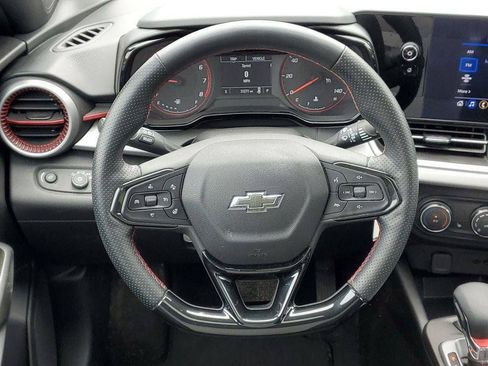 Used 2024 Chevrolet Trax RS w/ Sunroof Package FWD image 25