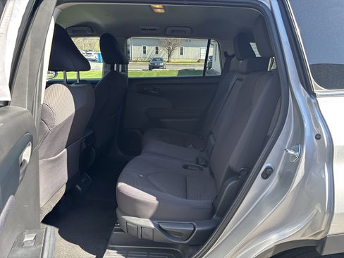 Used 2024 Toyota Highlander LE AWD/4WD image 14