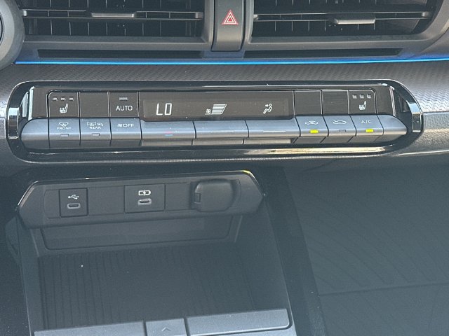 Used 2023 Toyota Prius XLE FWD image 25