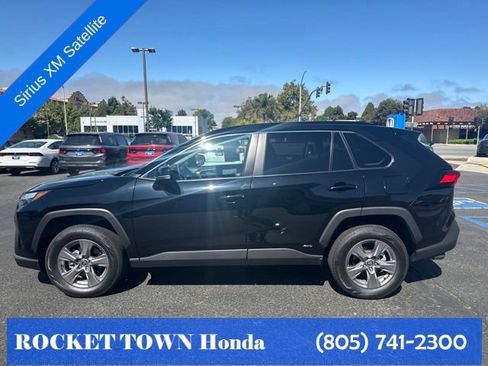 Used 2025 Toyota RAV4 XLE AWD/4WD image 7