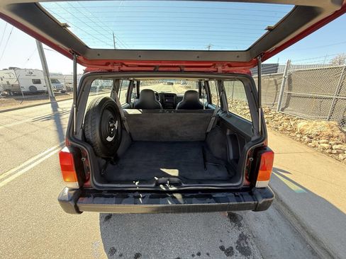 Used 1999 Jeep Cherokee SE image 19