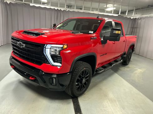 Used 2025 Chevrolet Silverado 2500 LT w/ Trail Boss Package image 3