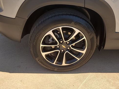 Used 2025 Chevrolet TrailBlazer LT w/ Convenience Package FWD image 6
