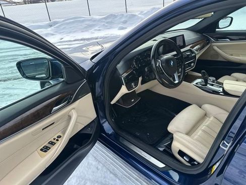 Used 2019 BMW 530i xDrive w/ Premium Package image 14
