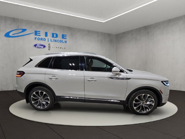Used 2023 Lincoln Nautilus Reserve w/ Equipment Group 201A AWD/4WD image 8