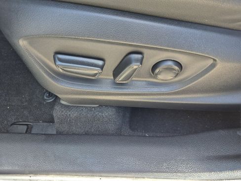 Certified 2025 Toyota Corolla Cross XLE w/ Convenience Package FWD image 15