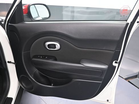 Used 2016 Kia Soul + w/ Designer's Package FWD image 33