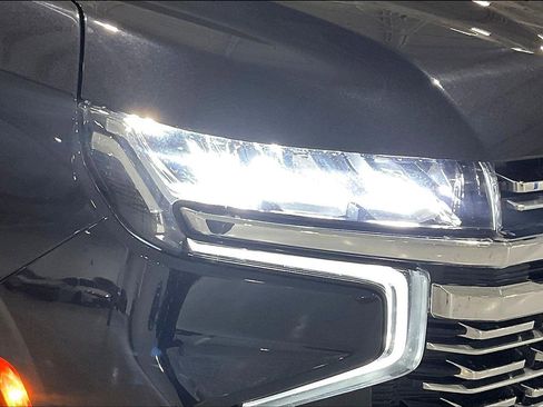 Used 2023 Chevrolet Suburban Premier AWD/4WD image 32