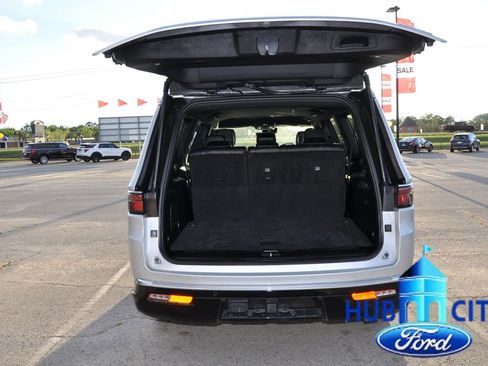 Used 2024 Jeep Wagoneer L Series II image 23