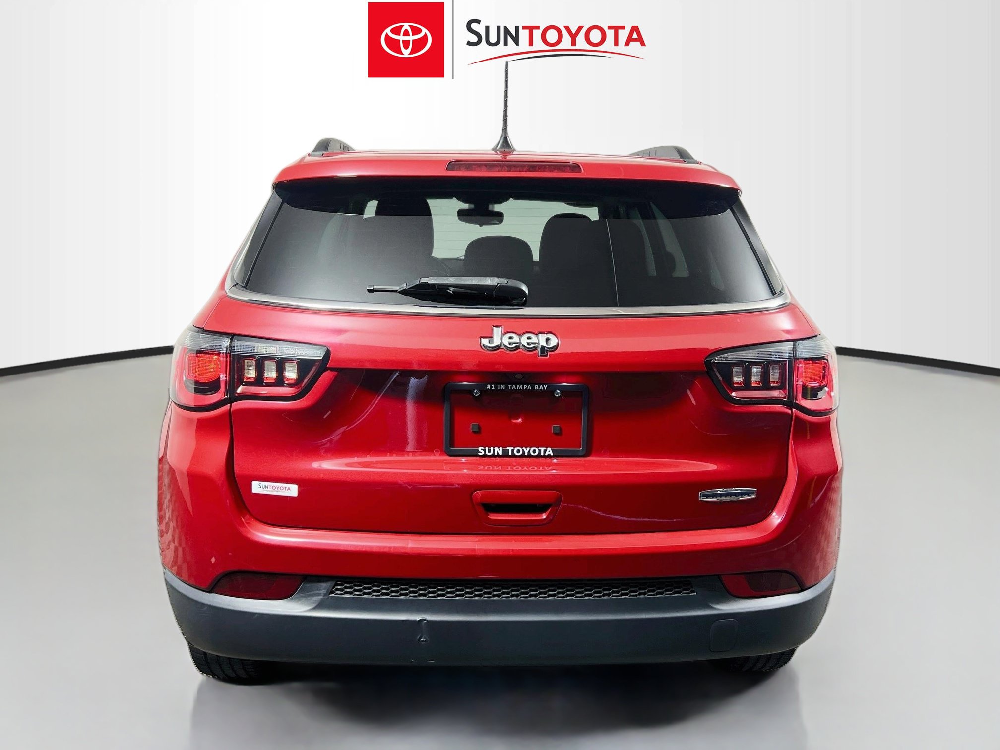 Used 2021 Jeep Compass Latitude w/ Sun and Sound Group FWD image 5