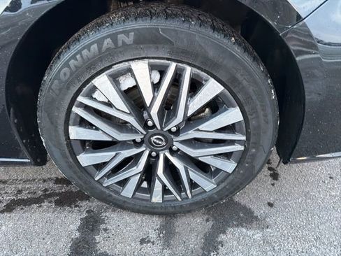 Used 2024 Nissan Altima 2.5 SV image 5