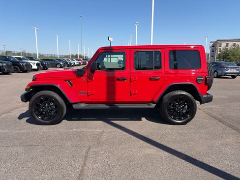 Used 2025 Jeep Wrangler Sahara AWD/4WD image 2