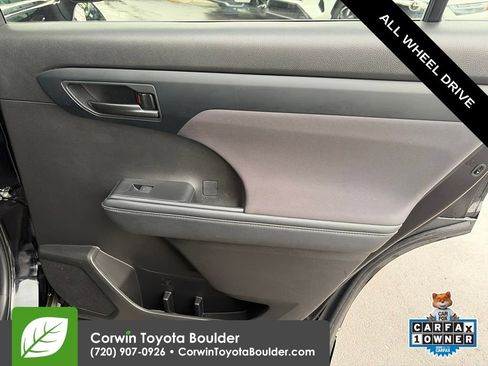 Used 2022 Toyota Highlander LE AWD/4WD image 15