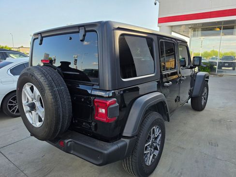 Used 2022 Jeep Wrangler Unlimited Sport AWD/4WD image 4