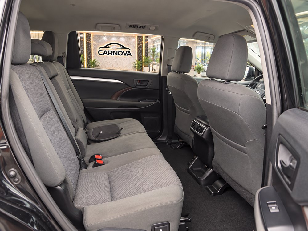 Used 2019 Toyota Highlander LE FWD image 12