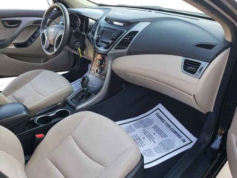 Used 2014 Hyundai Elantra SE w/ Option Group 02 FWD image 18