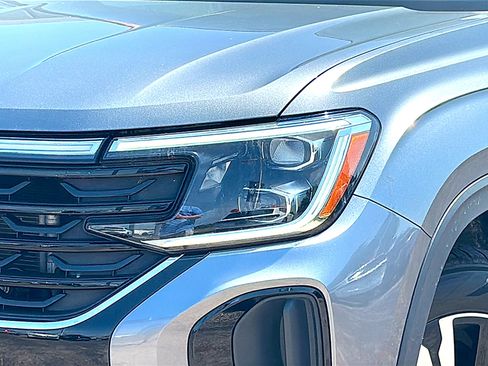 Used 2024 Volkswagen Atlas Cross Sport SE FWD image 4
