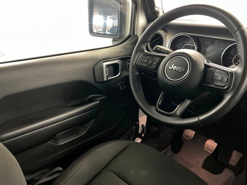 Used 2018 Jeep Wrangler Sport AWD/4WD image 11