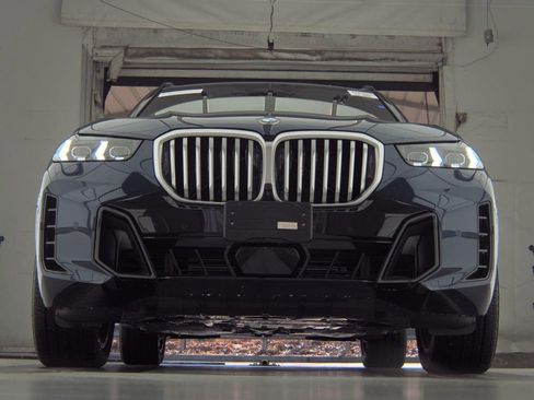 Used 2025 BMW X5 xDrive40i w/ Executive Package image 6