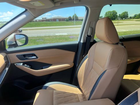Used 2023 Nissan Rogue Platinum FWD image 21