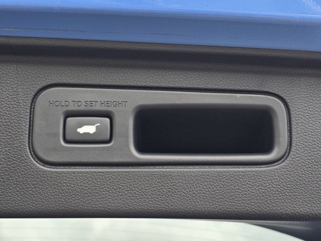 Used 2025 Honda Pilot TrailSport image 17