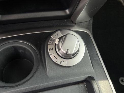 Used 2016 Toyota 4Runner SR5 Premium image 25