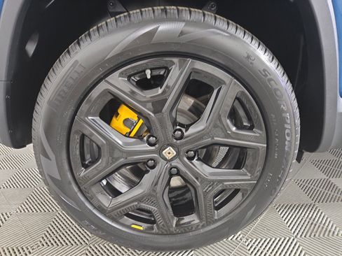 Used 2022 Rivian R1S Launch Edition image 12