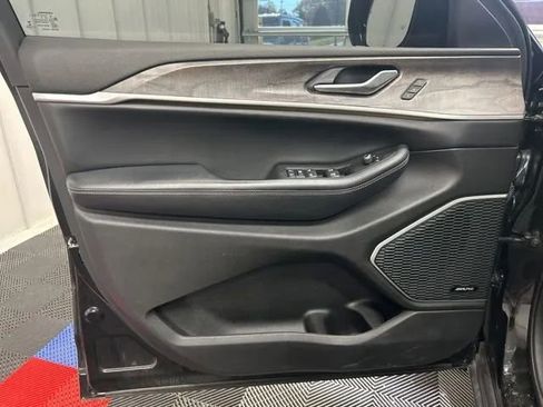 Used 2022 Jeep Grand Cherokee Limited 4xe AWD/4WD image 8