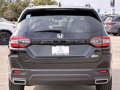 Certified 2025 Honda Pilot Sport image 5