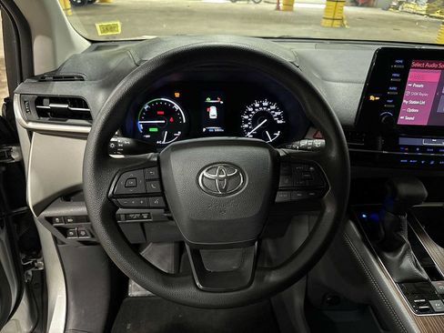 Used 2022 Toyota Sienna LE FWD image 19