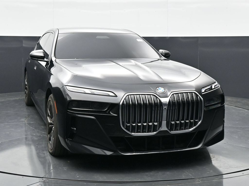 Used 2023 BMW 760i xDrive AWD/4WD image 4