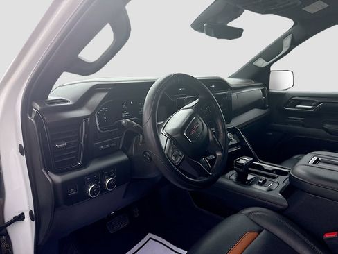 Used 2022 GMC Sierra 1500 AT4 w/ AT4 Premium Package AWD/4WD image 9