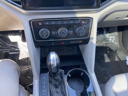 Used 2022 Volkswagen Atlas SEL R-Line image 32