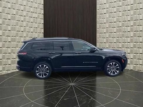 Used 2021 Jeep Grand Cherokee L Overland w/ Luxury Tech Group IV AWD/4WD image 4