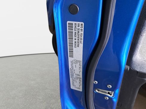 Certified 2022 Jeep Compass Latitude w/ Sun and Sound Group image 35