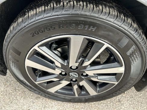 Used 2025 Nissan Versa SV w/ Trunk Package image 9