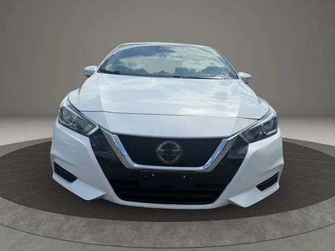Used 2020 Nissan Versa SV FWD image 2