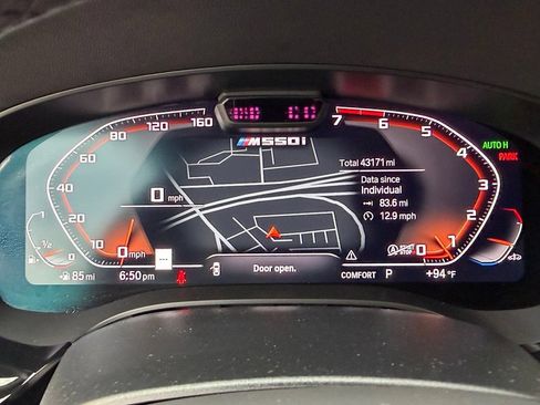 Used 2022 BMW M550i xDrive w/ Dynamic Handling Package AWD/4WD image 20