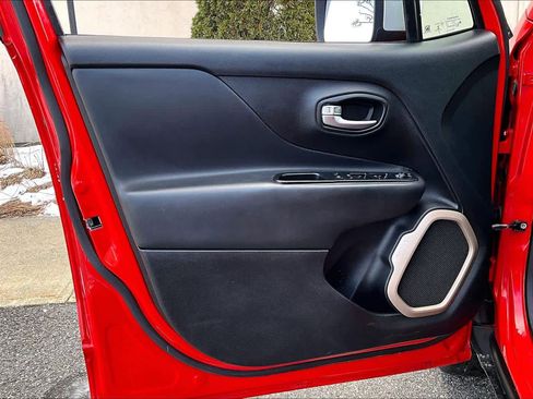 Used 2016 Jeep Renegade Limited image 21