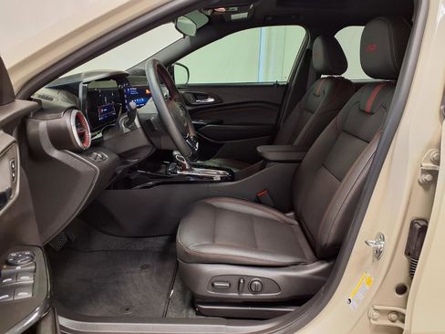 Used 2026 Chevrolet Trax RS w/ Sunroof Package image 24