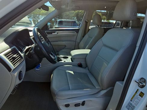 Used 2021 Volkswagen Atlas SE w/ Panoramic Sunroof Package image 16