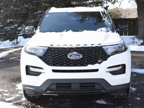Used 2022 Ford Explorer ST image 2