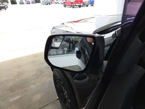 Used 2021 Chevrolet Colorado Z71 w/ Z71 Midnight Edition image 42