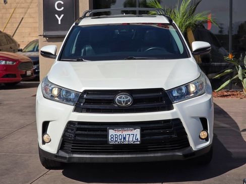 Used 2018 Toyota Highlander SE FWD image 4