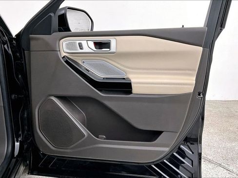 Used 2022 Ford Explorer Platinum w/ Equipment Group 601A image 24