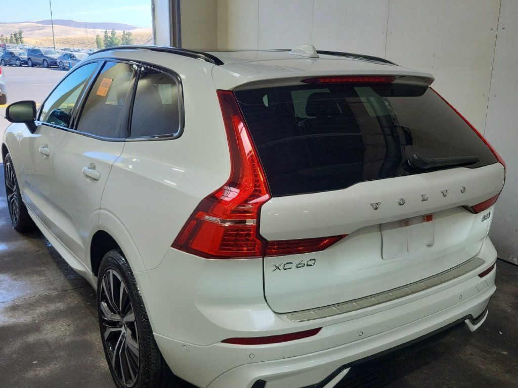 Used 2024 Volvo XC60 B5 Plus w/ Protection Package Premier AWD/4WD image 2