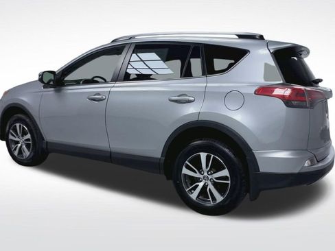 Used 2018 Toyota RAV4 XLE AWD/4WD image 6