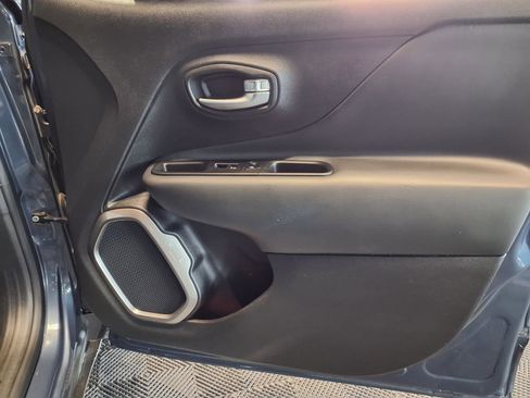 Used 2022 Jeep Renegade Latitude w/ Convenience Group image 13