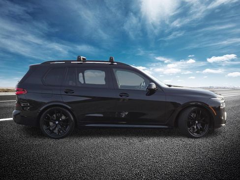 Used 2025 BMW X7 M60i AWD/4WD image 23