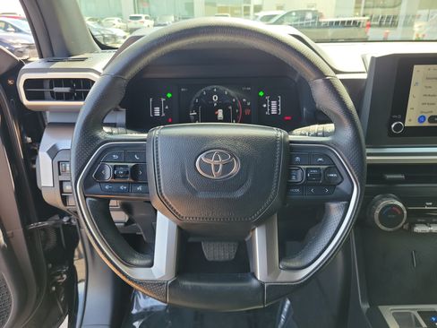 Used 2025 Toyota 4Runner SR5 AWD/4WD image 21